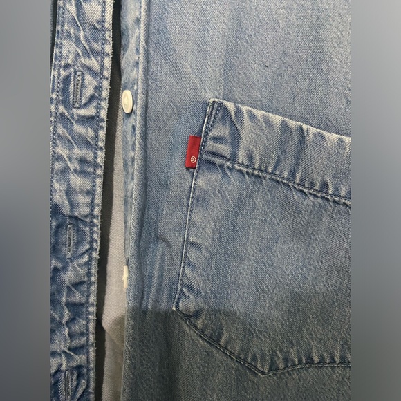 💛SOLD💛NWOT Levi’s Boyfriend Fit Lyocell Chambray Shirt - Picture 6 of 7